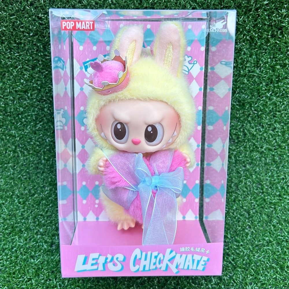 Pop Mart Let's Checkmate Queen - Picture 2 of 3